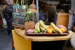 Fruits tropicaux,  march des enfants rouges, Paris, 2018